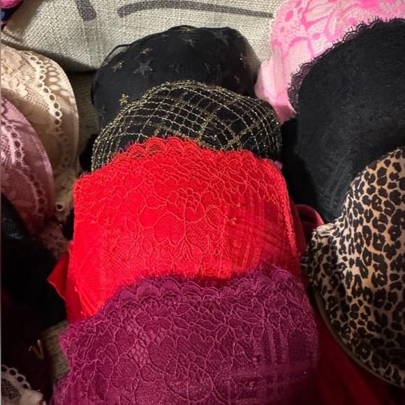 Victoria Secrets Assorted Bras 36C - Picture 5 of 8